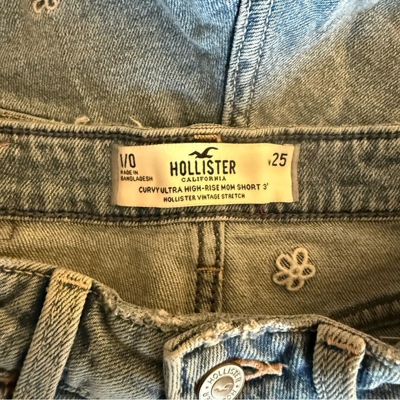 Embroidered flower Hollister high rise mom short 3’ - Picture 7 of 8